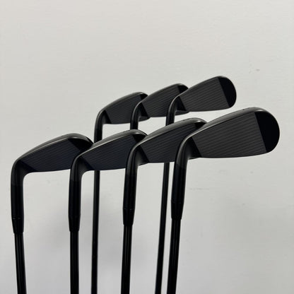Mizuno JPX 925 Hot Metal Black Iron Set 5-PW, GW Steel Stiff Right Hand - Mint